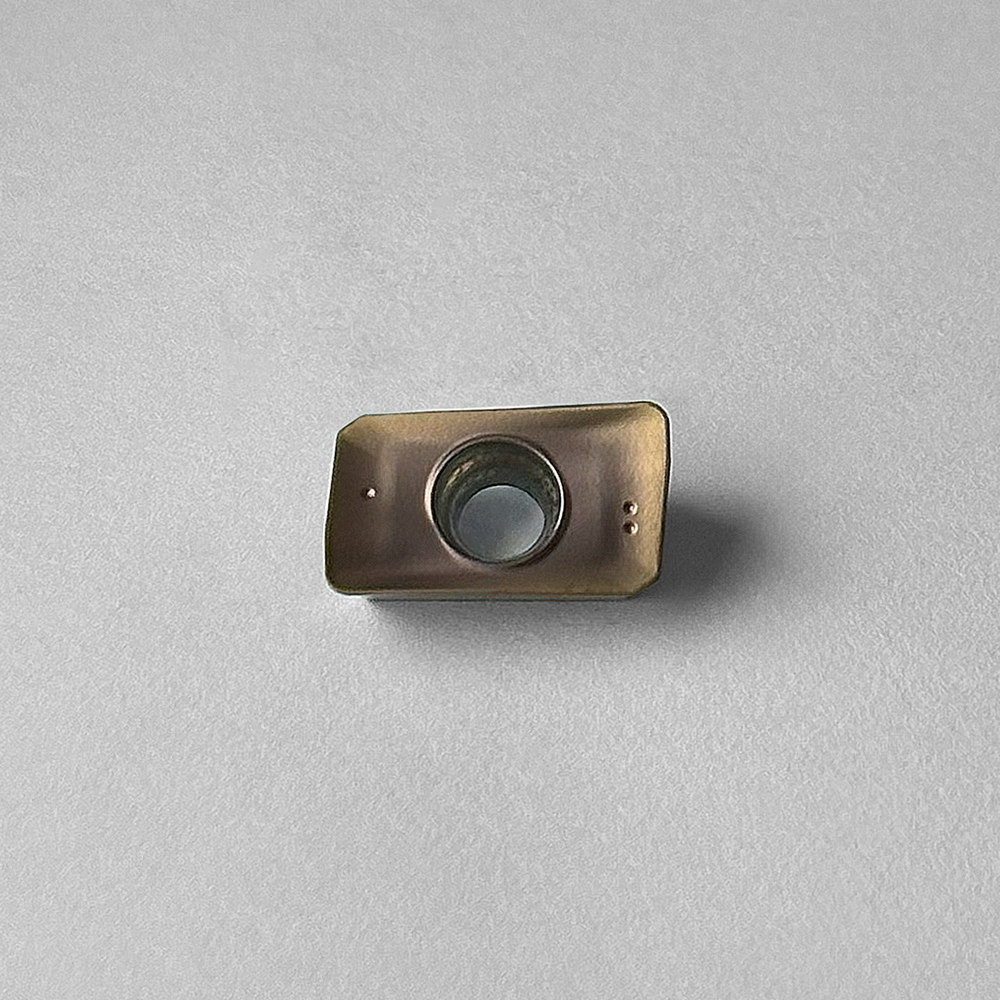 APMT1135PDER FE2330Y  Пластина фрезерная