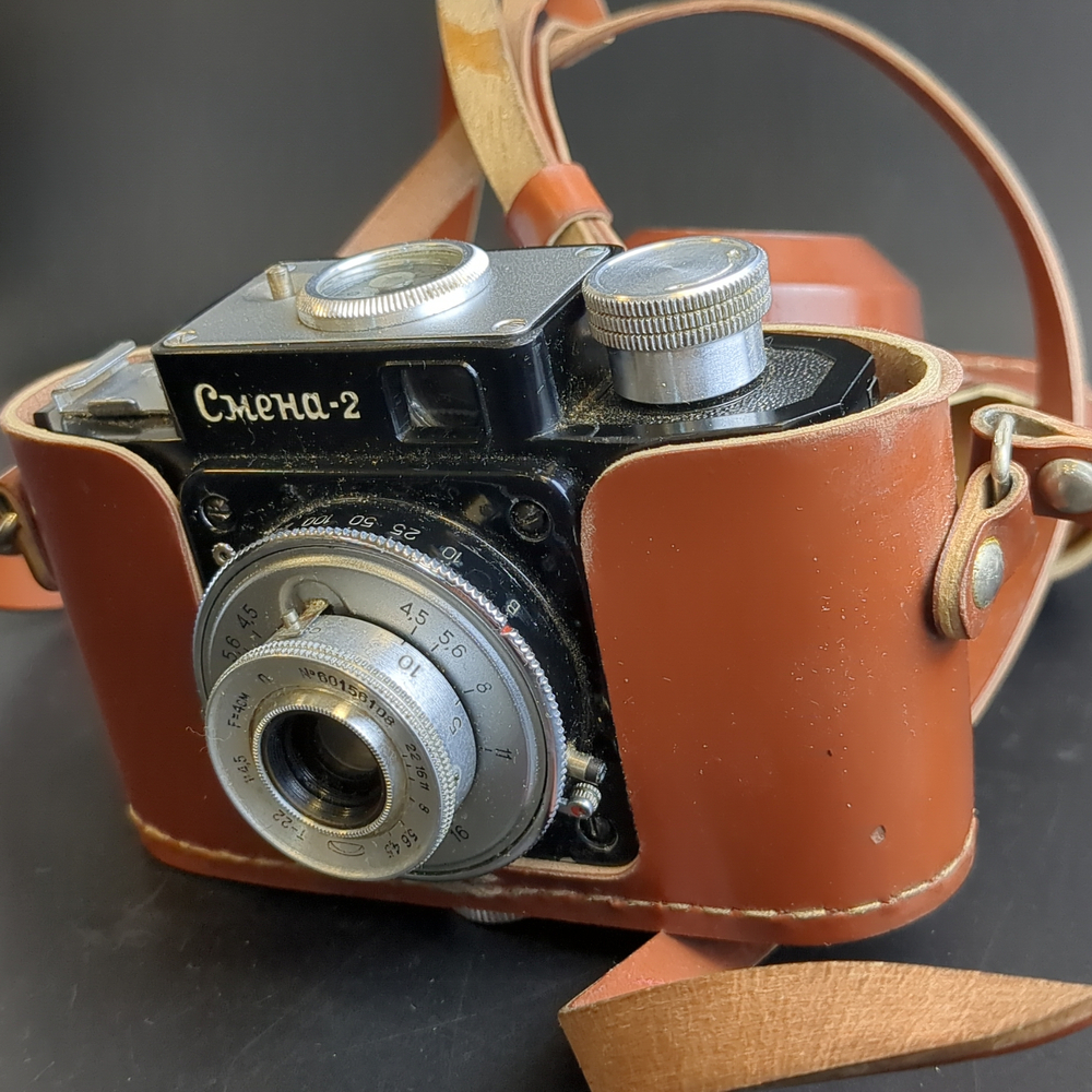 №26 Фотоаппарат "Смена-2" в оригинальном кофре , пластик, стекло, металл, кожа, Государственный оптико-механический завод имени ОГПУ (ГОМЗ), СССР, 1958-1961 гг.