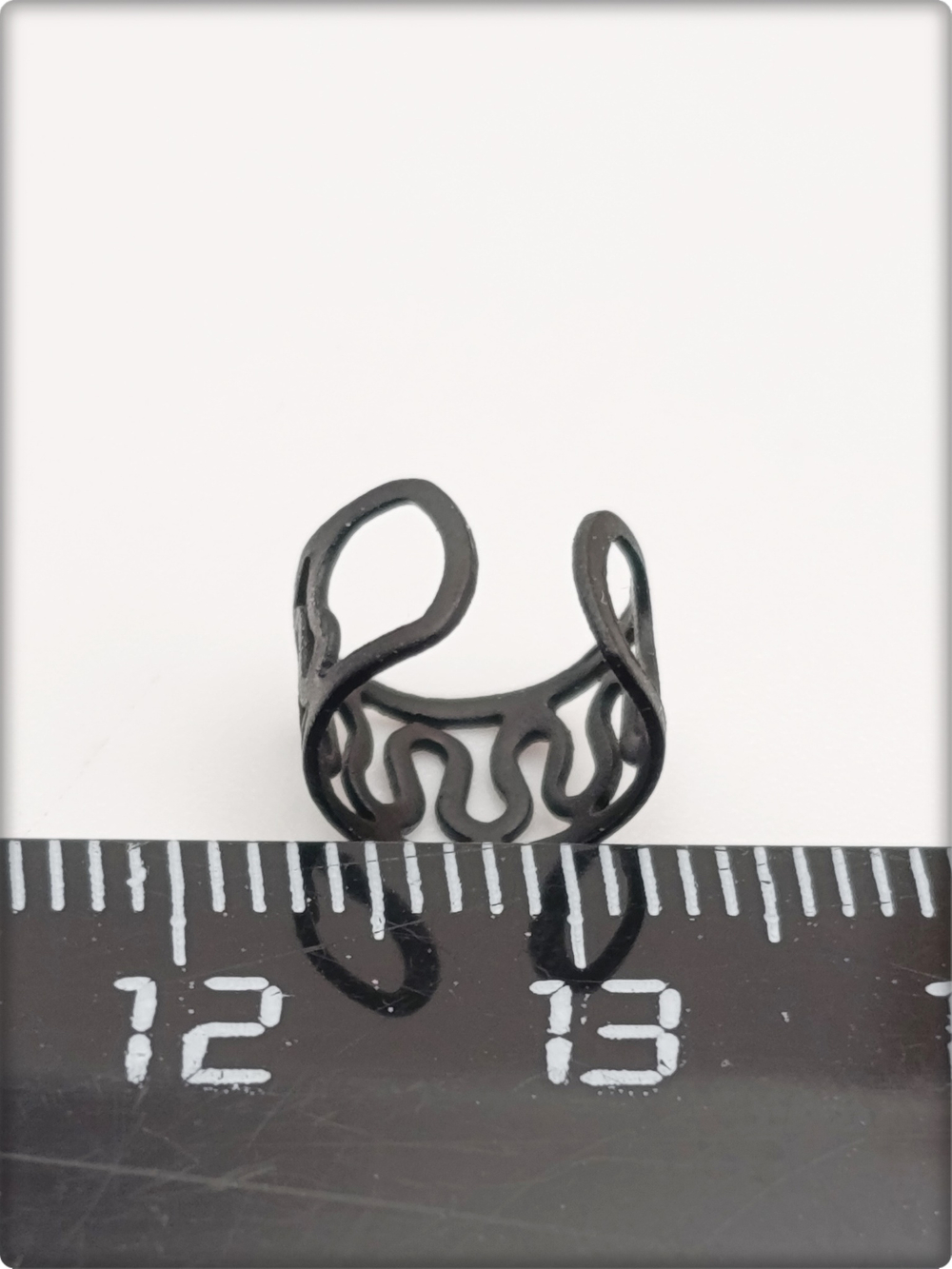 Клипса "Волна" для имитации пирсинга уха.