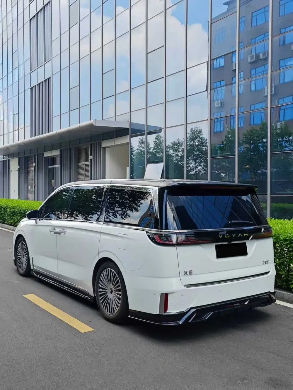 Обвес для Voyah Dream 2022-2025+ губа юбки диффузор