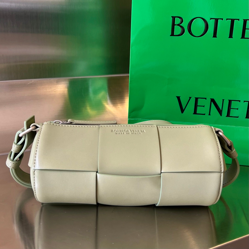 Bottega Veneta Small Canette 21 cm