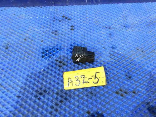 Реле поворотов NISSAN CEFIRO 1997