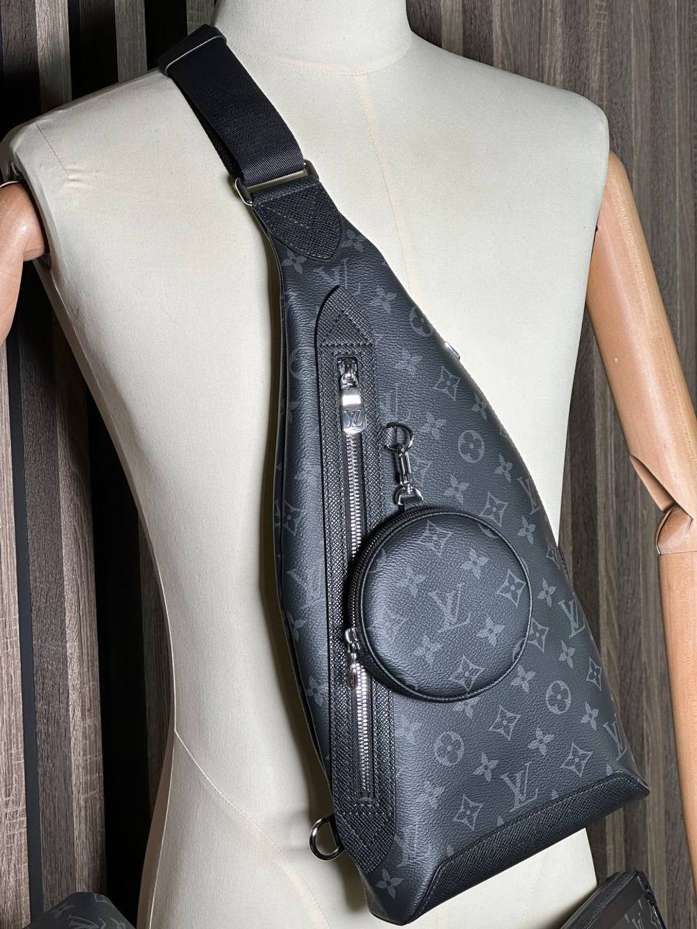 Сумка-мессенджер Louis Vuitton