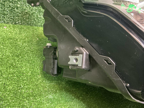 Фара правая Geely Coolray (2019-2024) LED