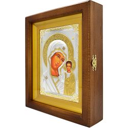 Казанская Богородица. Икона в серебряном окладе, в деревянном киоте.