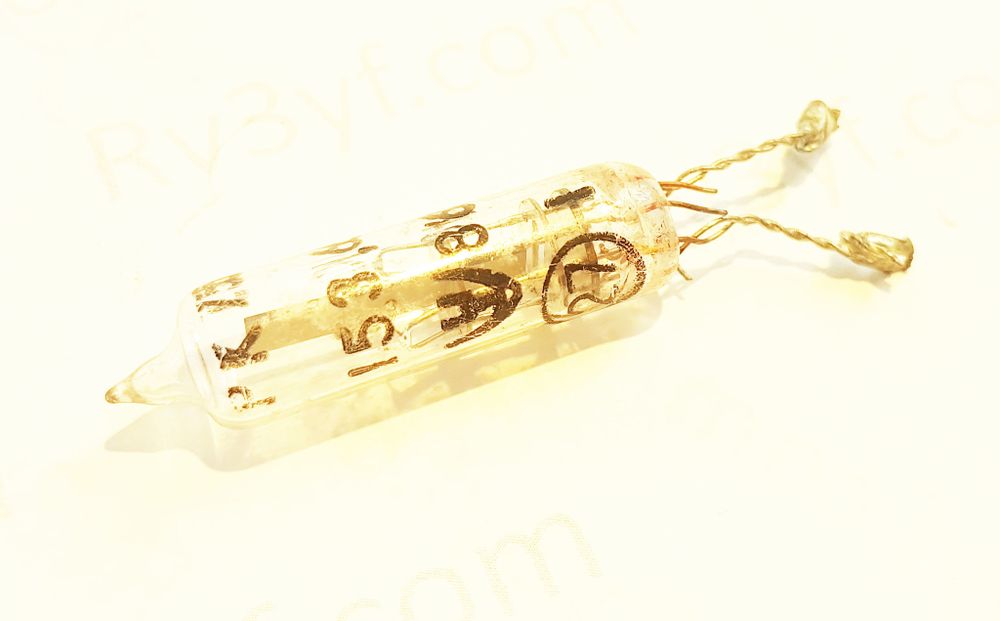 Кварц 153,6 КГц корпус 1Г стекло, под пайку, размер 10x37, б\у