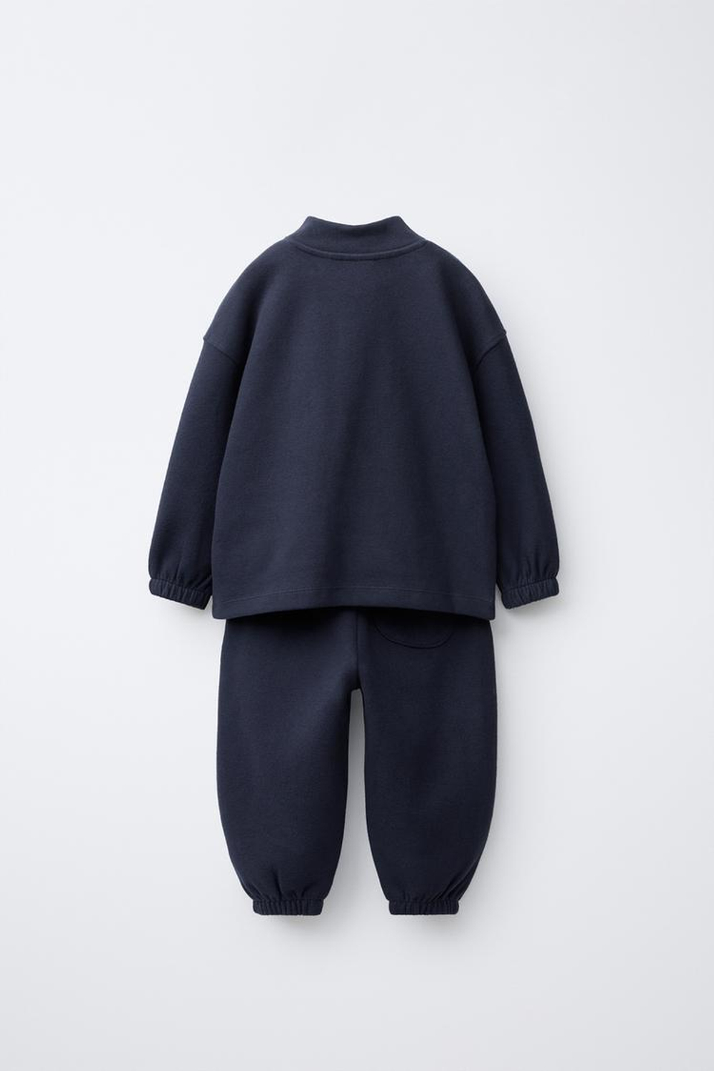 ZARA ОДНОТОННЫЙ КОМПЛЕКТ ИЗ ТОЛСТОВКИ И БРЮК-ДЖОГГЕРОВ, СИНИЙ