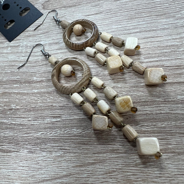 Серьги Кольцо 3 кубика дерево, молочный, бежевый, 19x65 мм