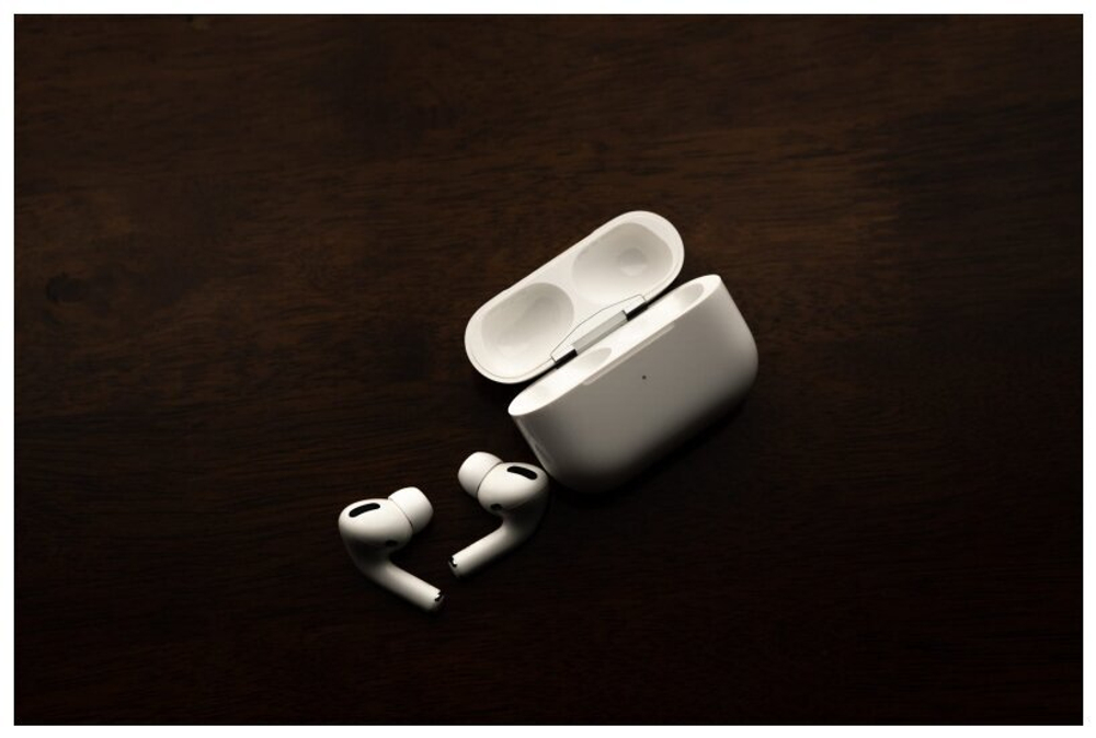 Беспроводные наушники Apple AirPods Pro 2 MagSafe Charging Case
 белый