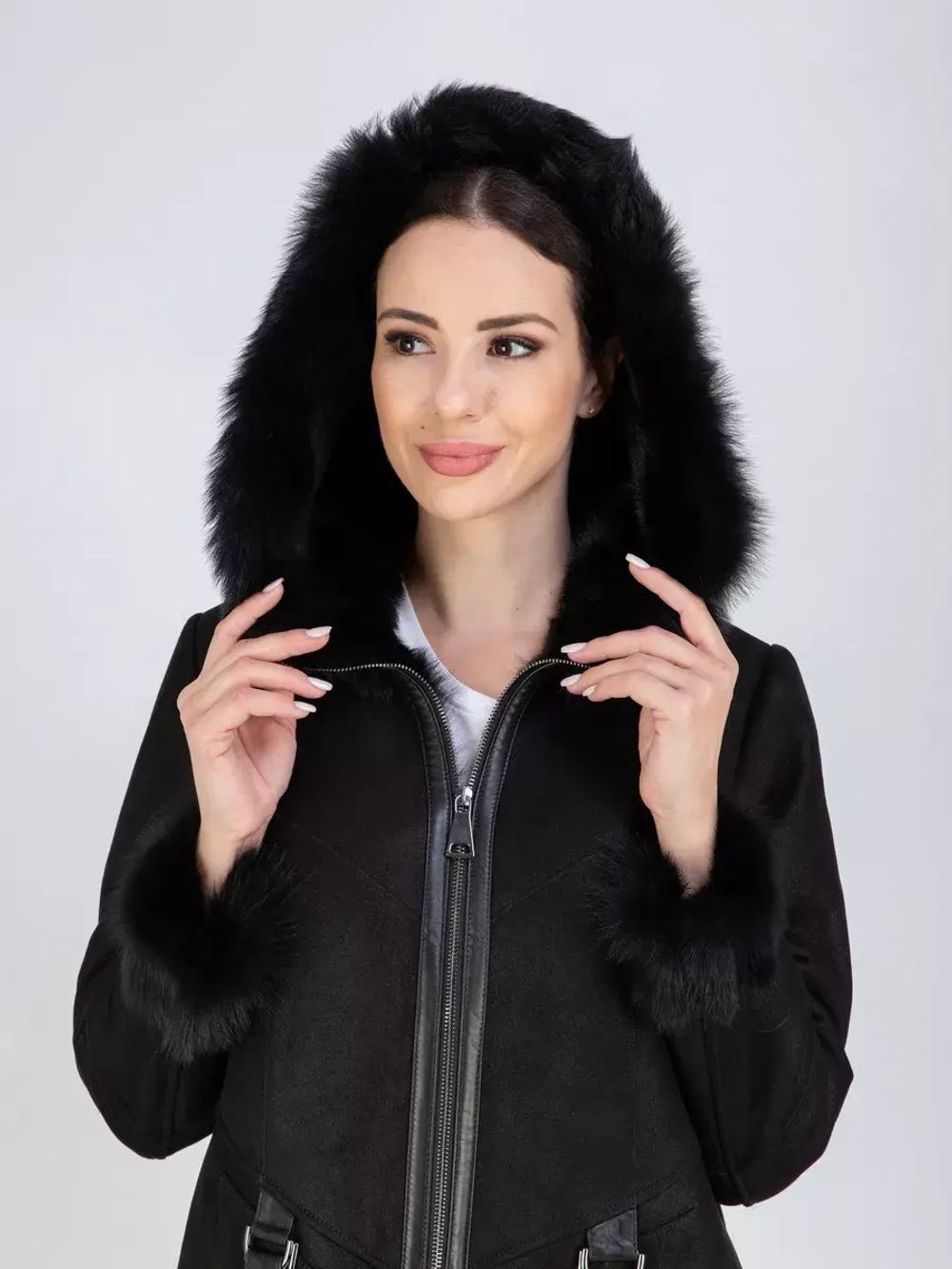 Дубленка зимняя с капюшоном натуральная