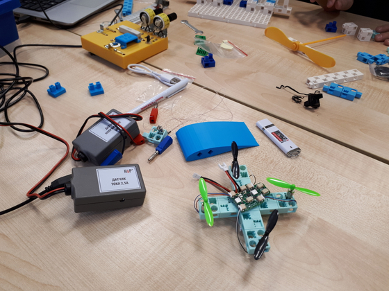 Образовательный модуль для изучения аэродинамики полета "Квадрокоптер"