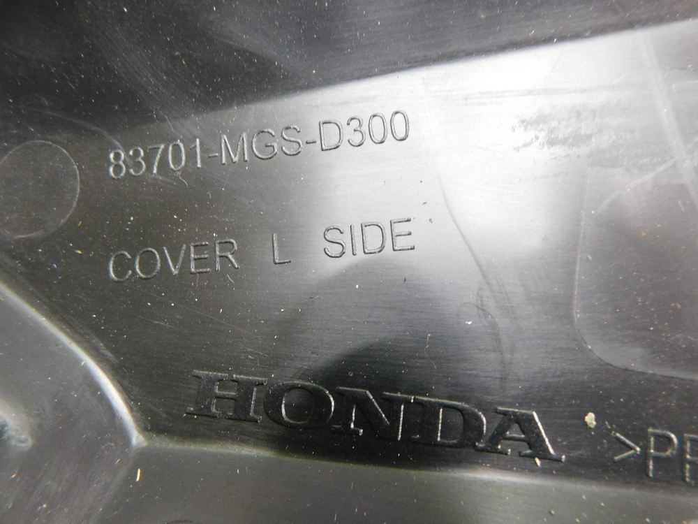 Пластик боковой левый Honda NC700 NC750 83701-MGS-D300