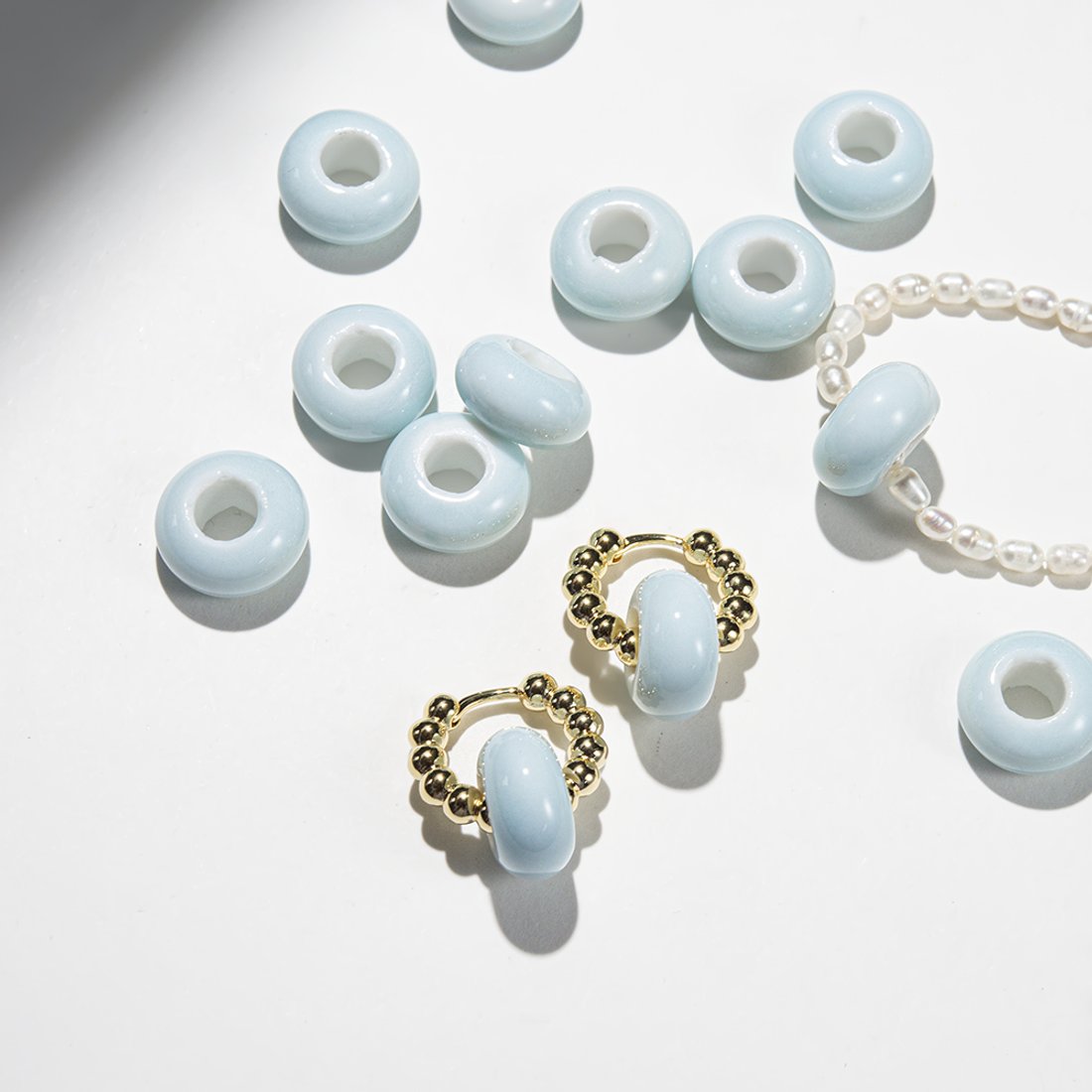 Бусина в форме бублика, 7,8*14,4мм, голубая, глазурированный фарфор