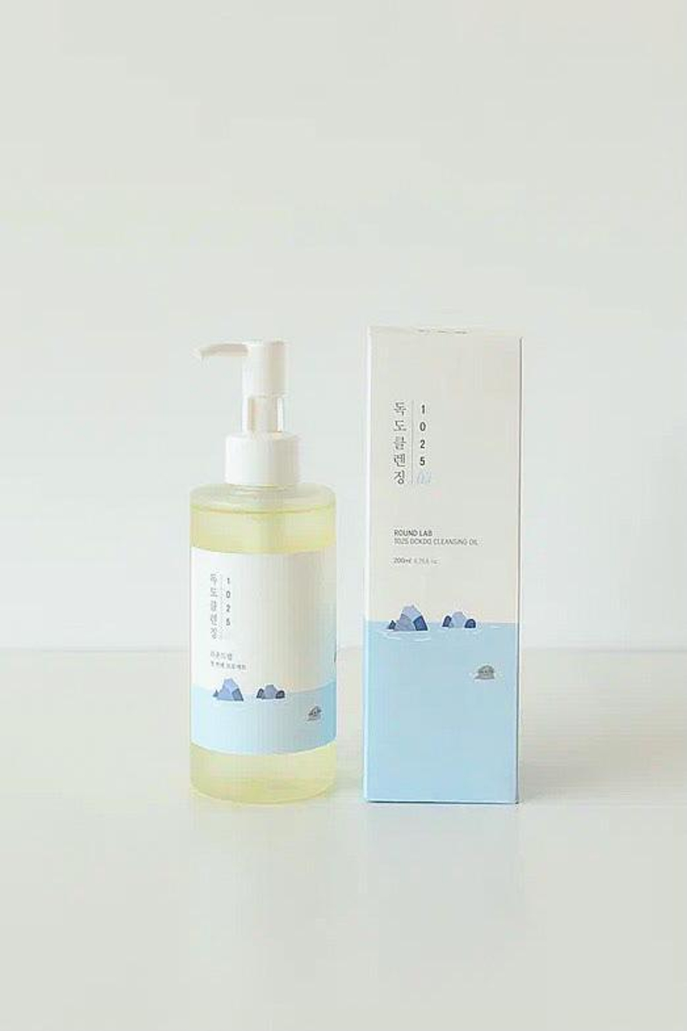 Round Lab 1025 Dokdo Cleaning Oil - Лёгкое гидрофильное масло с морской водой , 200мл