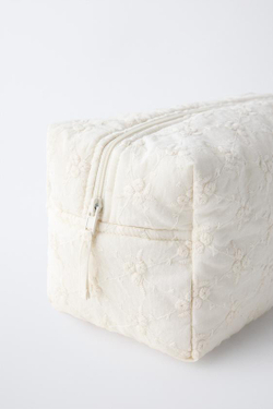 ZARA НЕСЕССЕР С ВЫШИВКОЙ В ВИДЕ ЦВЕТОВ, ЭКРЮ