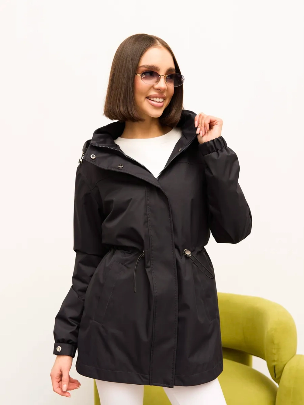 Ветровка с капюшоном удлиненная