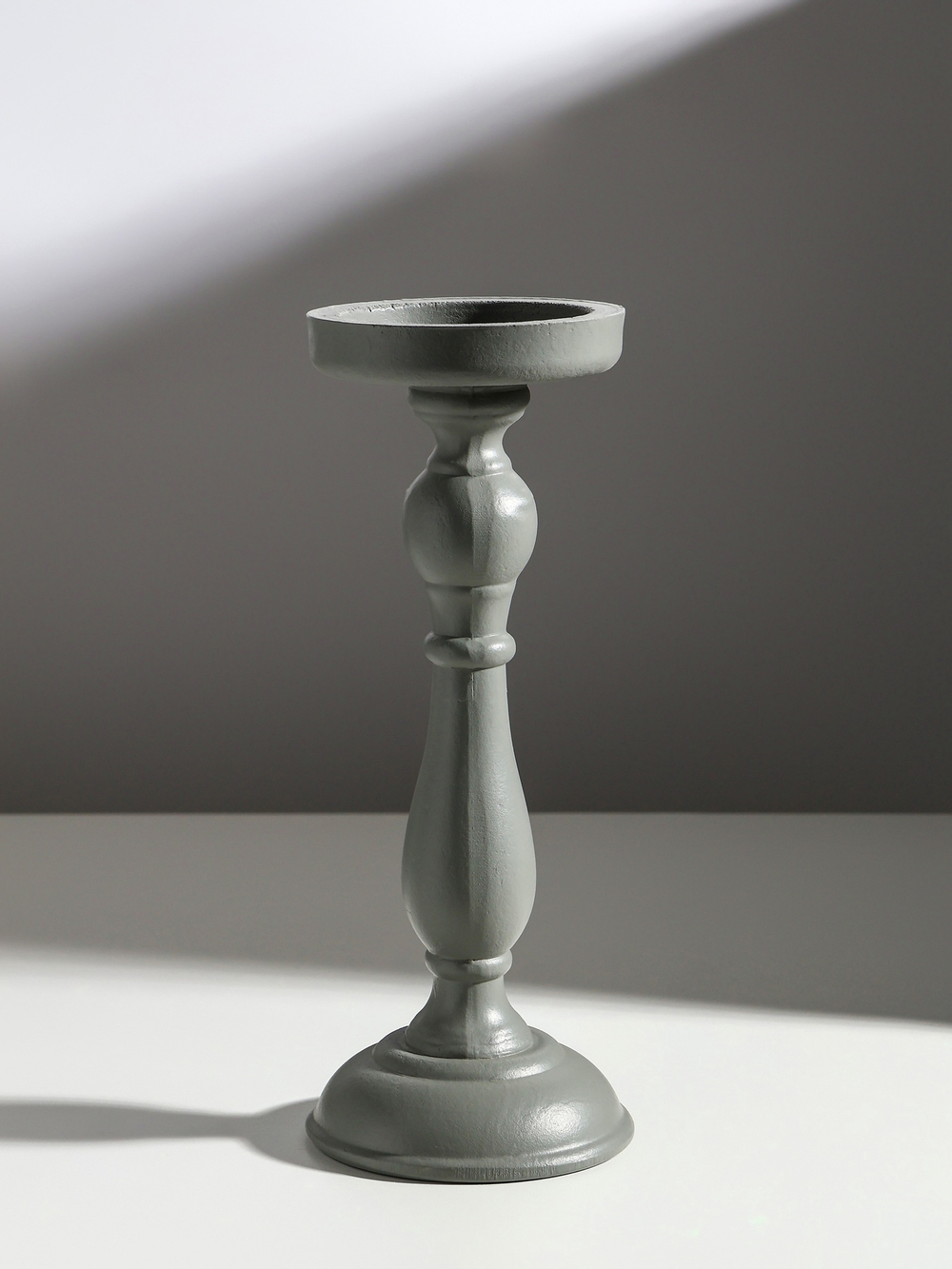Подсвечник дерево на 1 свечу "Талия" серый 10х10х27 см