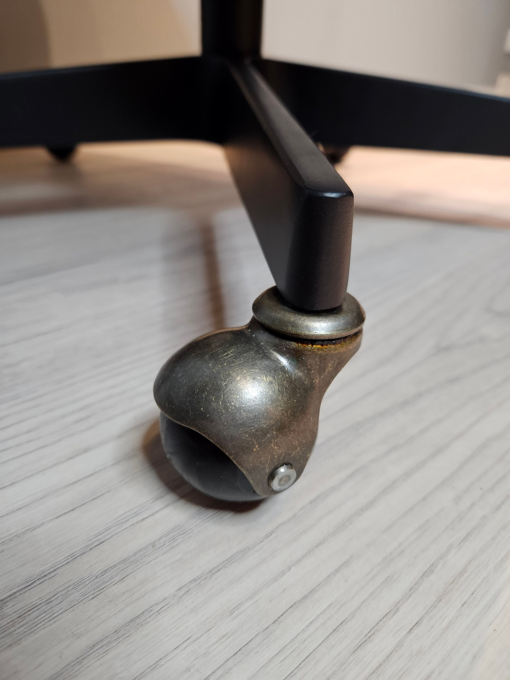 Вращающееся кресло RS391