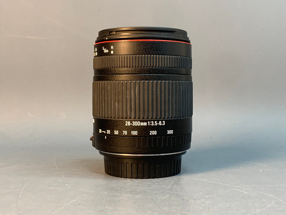 Sigma 28-300mm f/3.5-6.3 Zoom Macro Canon EF-S