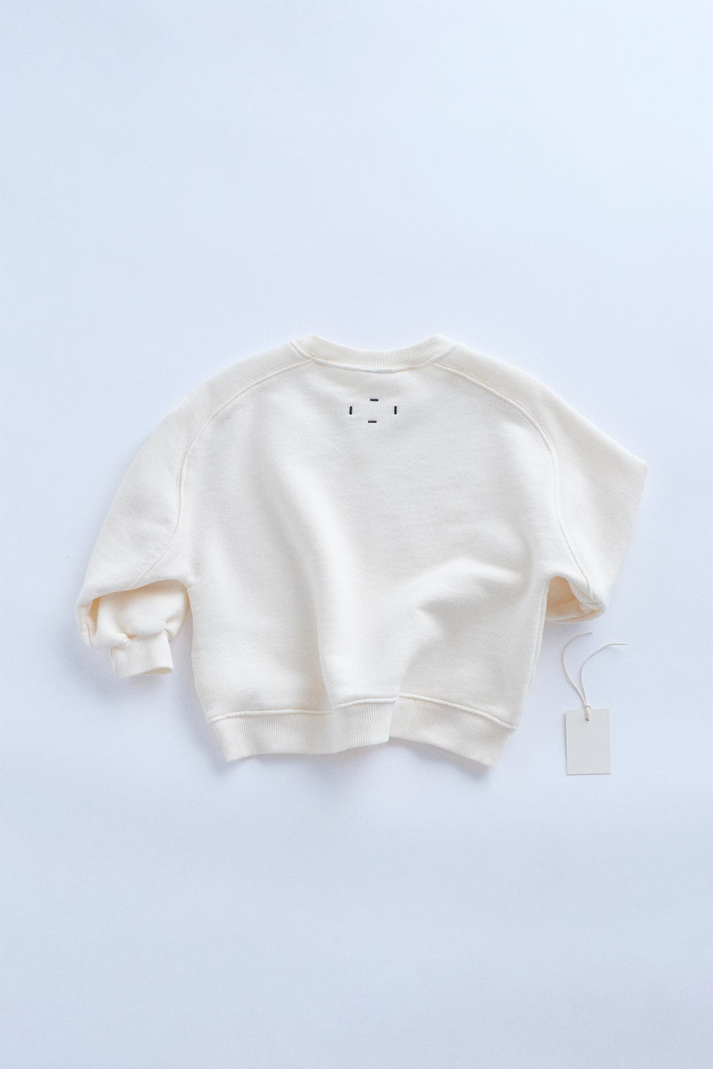 ZARA TIMELESZ - ОДНОТОННАЯ ТОЛСТОВКА С ДЕТАЛЬЮ, ЭКРЮ