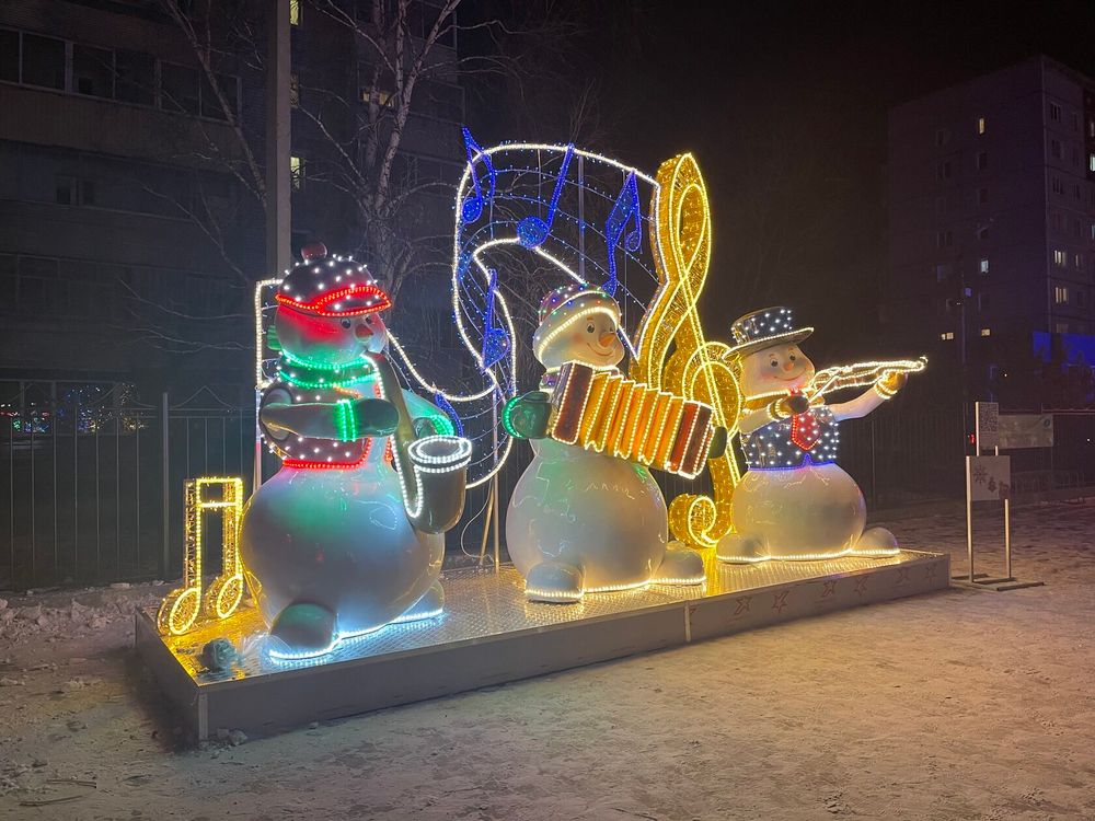 Уличные фигуры "Снеговики музыканты"