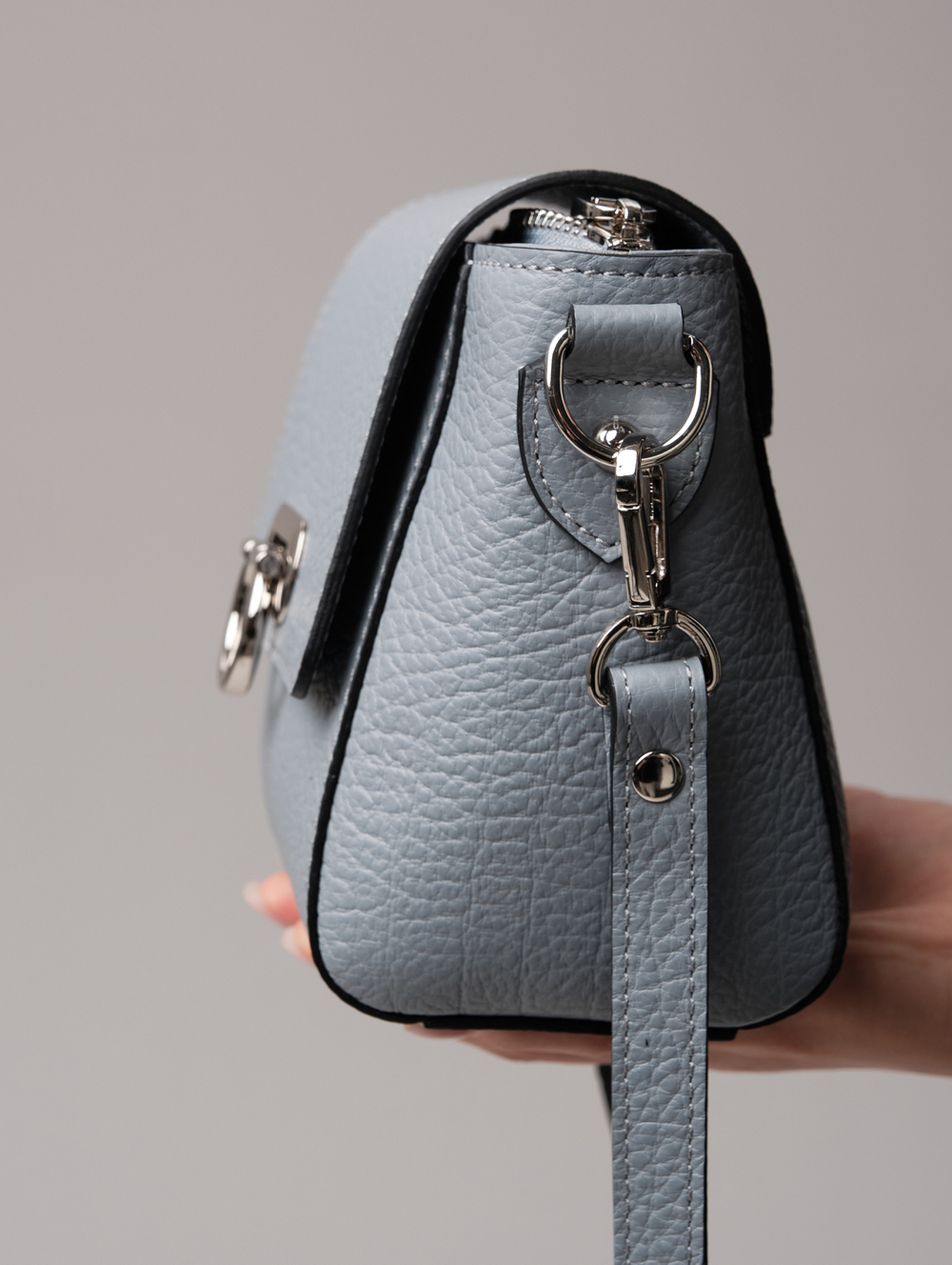 Сумка кожаная через плечо серое небо/бизон