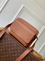 Сумка-мессенджер Louis Vuitton