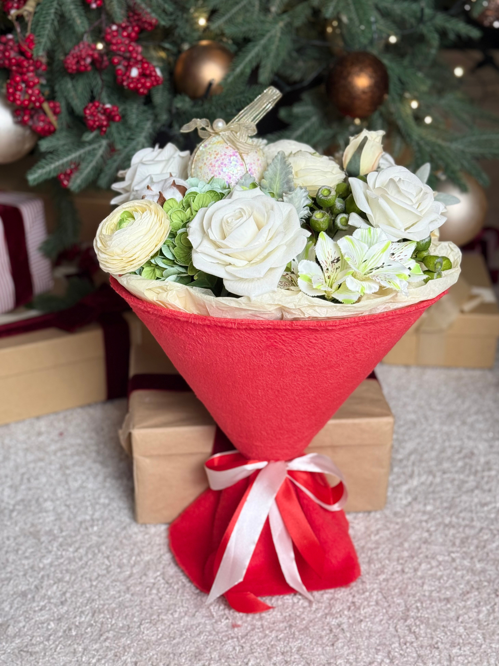 Платье для цветов. Круглая форма. Мех искусственный. Цвет:Красный.