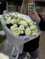 Букет с кустовыми и одноголовыми розами