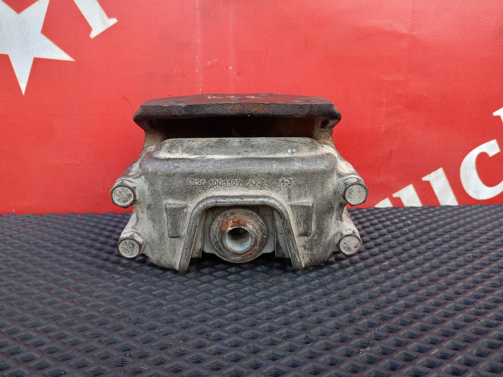 Подушка двигателя задняя