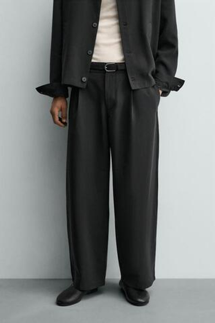 ZARA СТРУЯЩИЕСЯ БРЮКИ СО СКЛАДКАМИ, ЧЕРНЫЙ