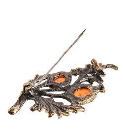 AM-2027 Брошь «Веточка шиповника» (латунь, янтарь)