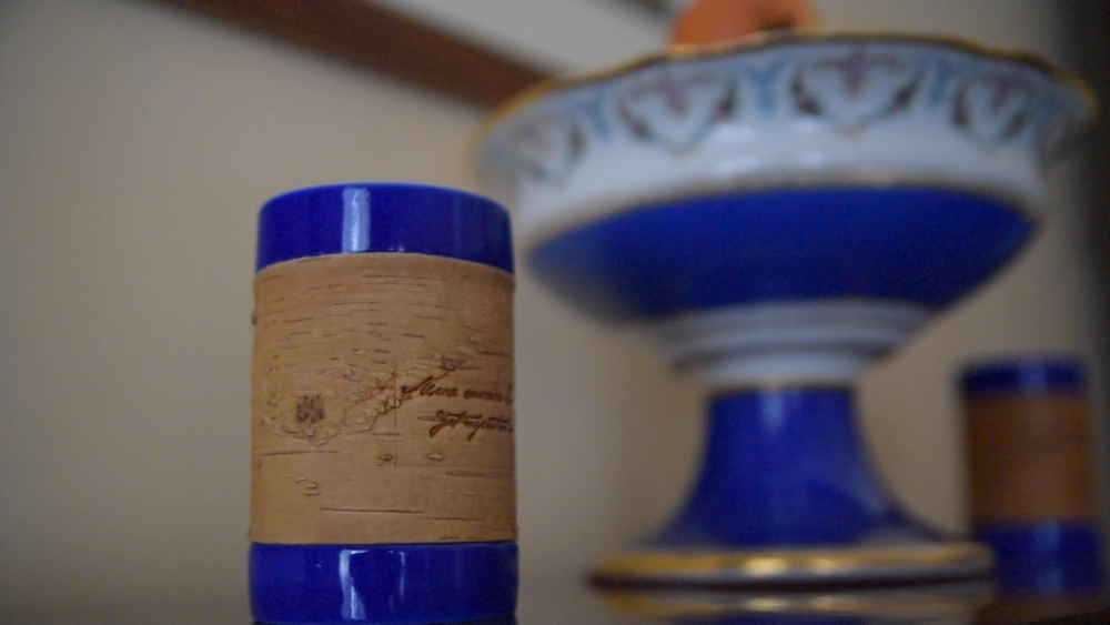 Кружка большая фарфоровая без ручки c берестой и с цитатами Лермонтова. Lermontov forever.