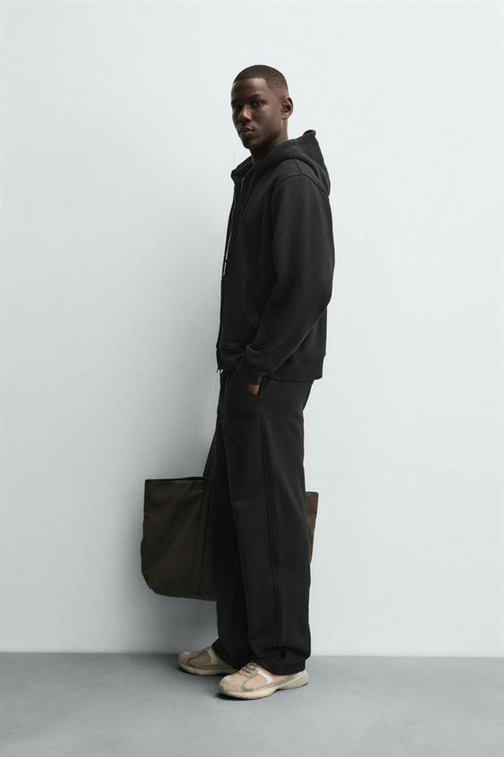 ZARA БРЮКИ-ДЖОГГЕРЫ СТАНДАРТНОЙ ПОСАДКИ, ЧЕРНЫЙ