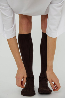 Гольфы из хлопка темно-шоколадного цвета