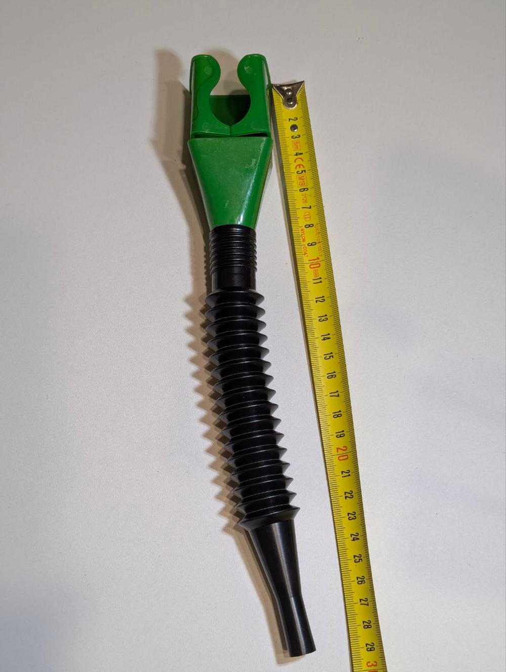 Насадка непроливайка с гибким наконечником воронка заправочная складная для масла и топлива (Зеленая)