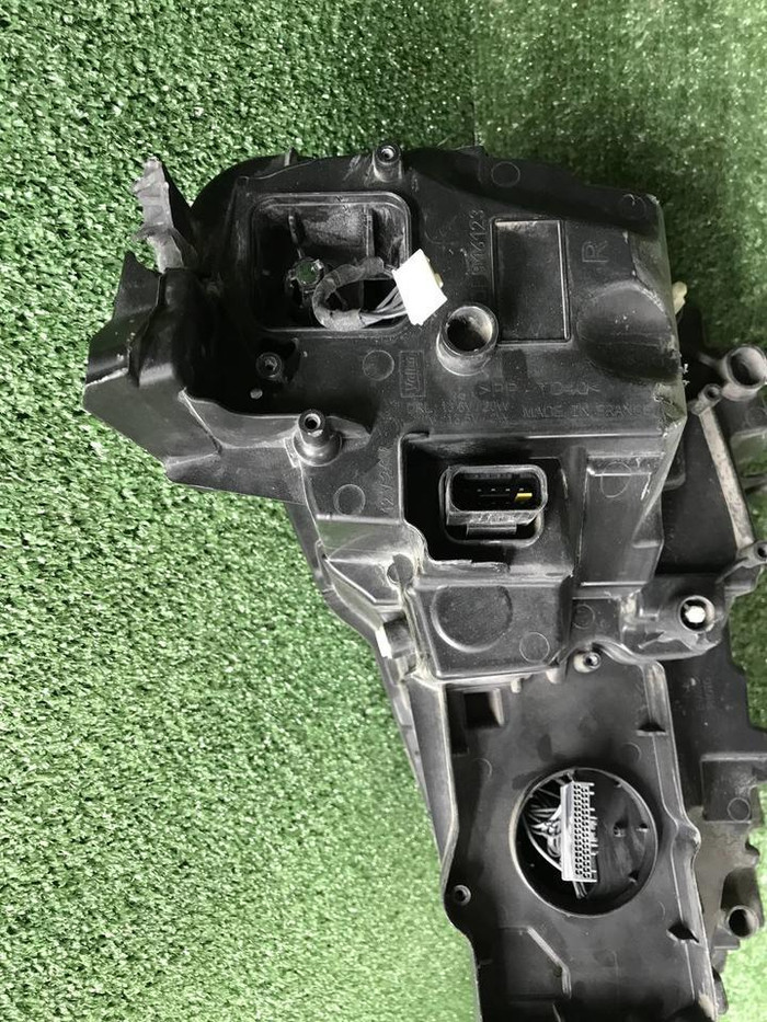 Фара правая Peugeot 3008 2 (2016-2020) LED