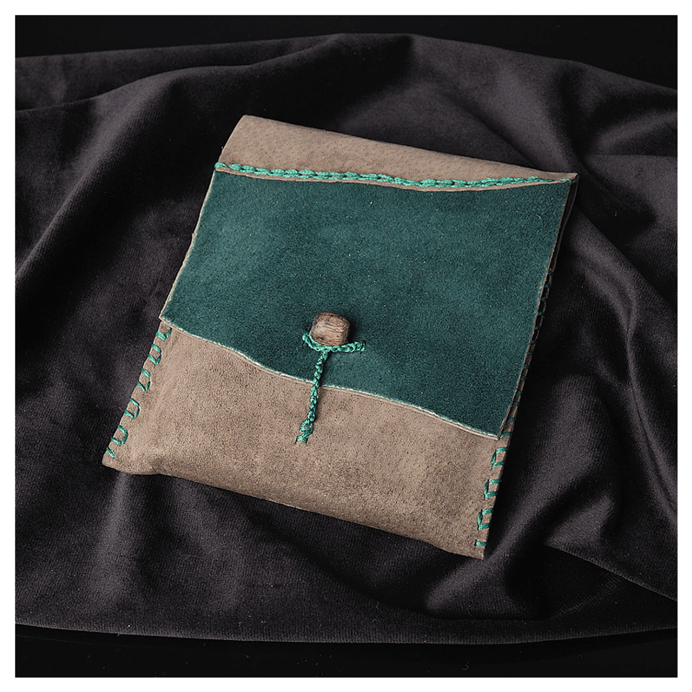 Кожаная обложка на паспорт «Рысь»