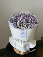 Букет из гипсофилы фиолетового оттенка