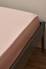 Простыня на резинке из премиального сатина цвета пыльной розы из коллекции essential, 180х200х30 см
