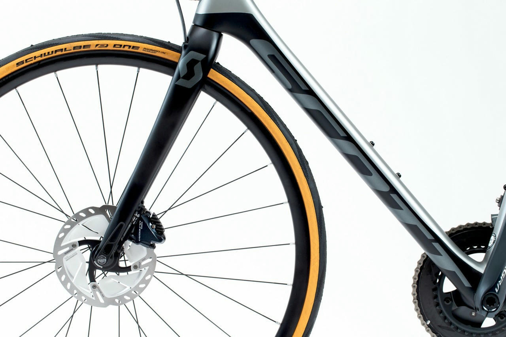 Шоссейный велосипед Scott Addict RC 15 disc (2019)