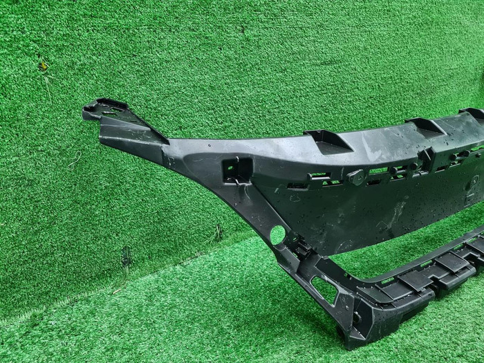 Кронштейн решетки радиатора Peugeot 3008 2 (16-20)