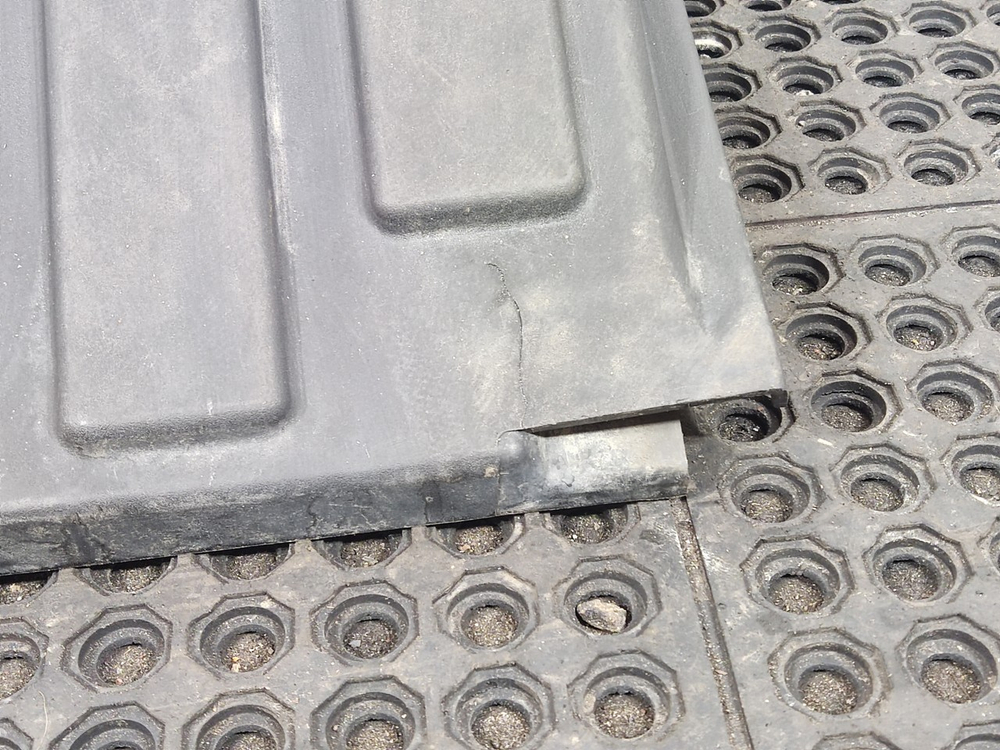 Крышка ящика АКБ 2023г.