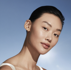 Estee Lauder Futurist SkinTint Serum Foundation With Botanical Oil Infusion SPF 20 - Тональная основа SPF 20, 30 ml