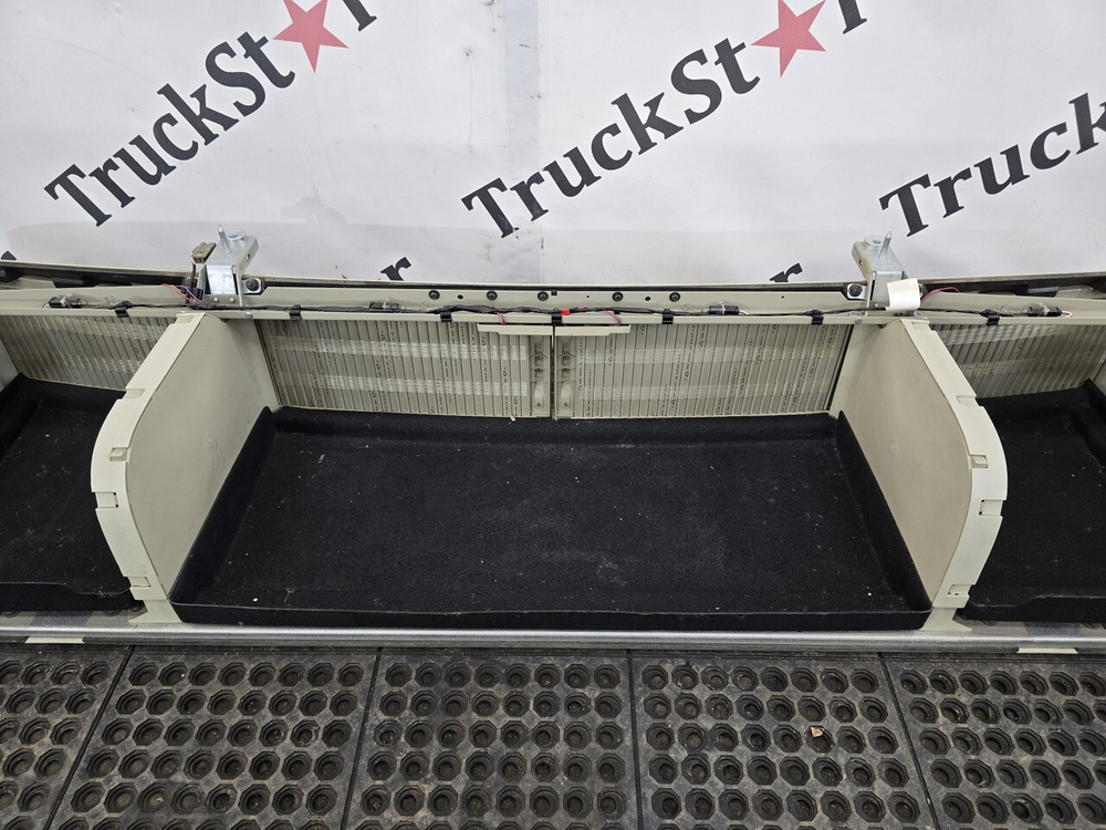 Консоль салона кабины задняя