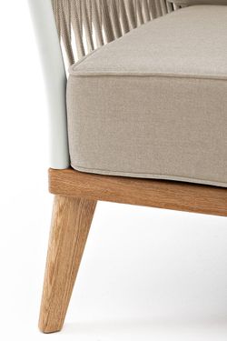 "Касабланка" кресло плетеное из роупа, основание дуб, каркас алюминий светло-серый (RAL7035) муар, роуп серо-коричневый 23мм, ткань бежевая 052