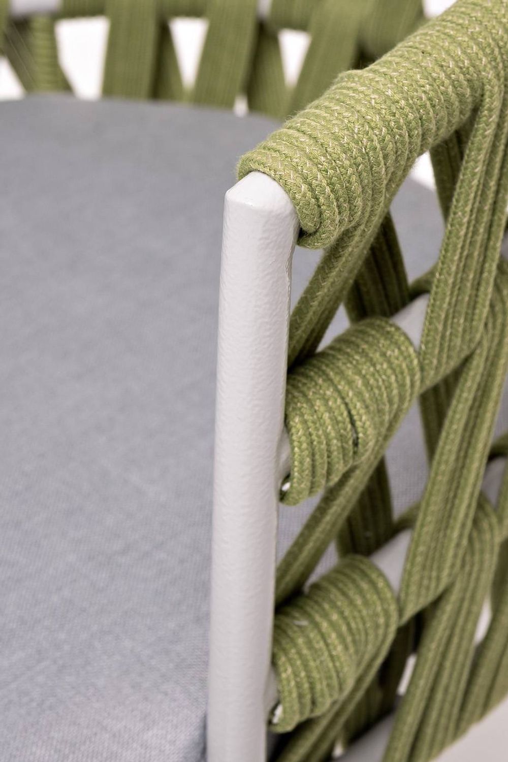 "Диего" стул плетеный из роупа, каркас из стали светло-серый (RAL7035) шагрень, роуп салатовый меланж круглый, ткань светло-серая