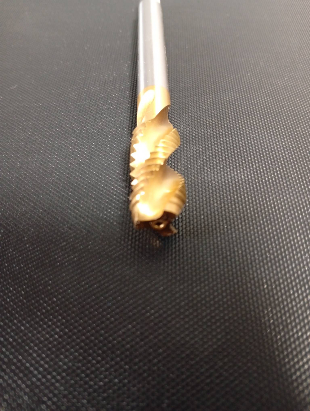 Метчик машинно-ручной М12х1.75 DIN 376 HSSE для глухих отверстий с винтовой канавкой с покрытием TiN