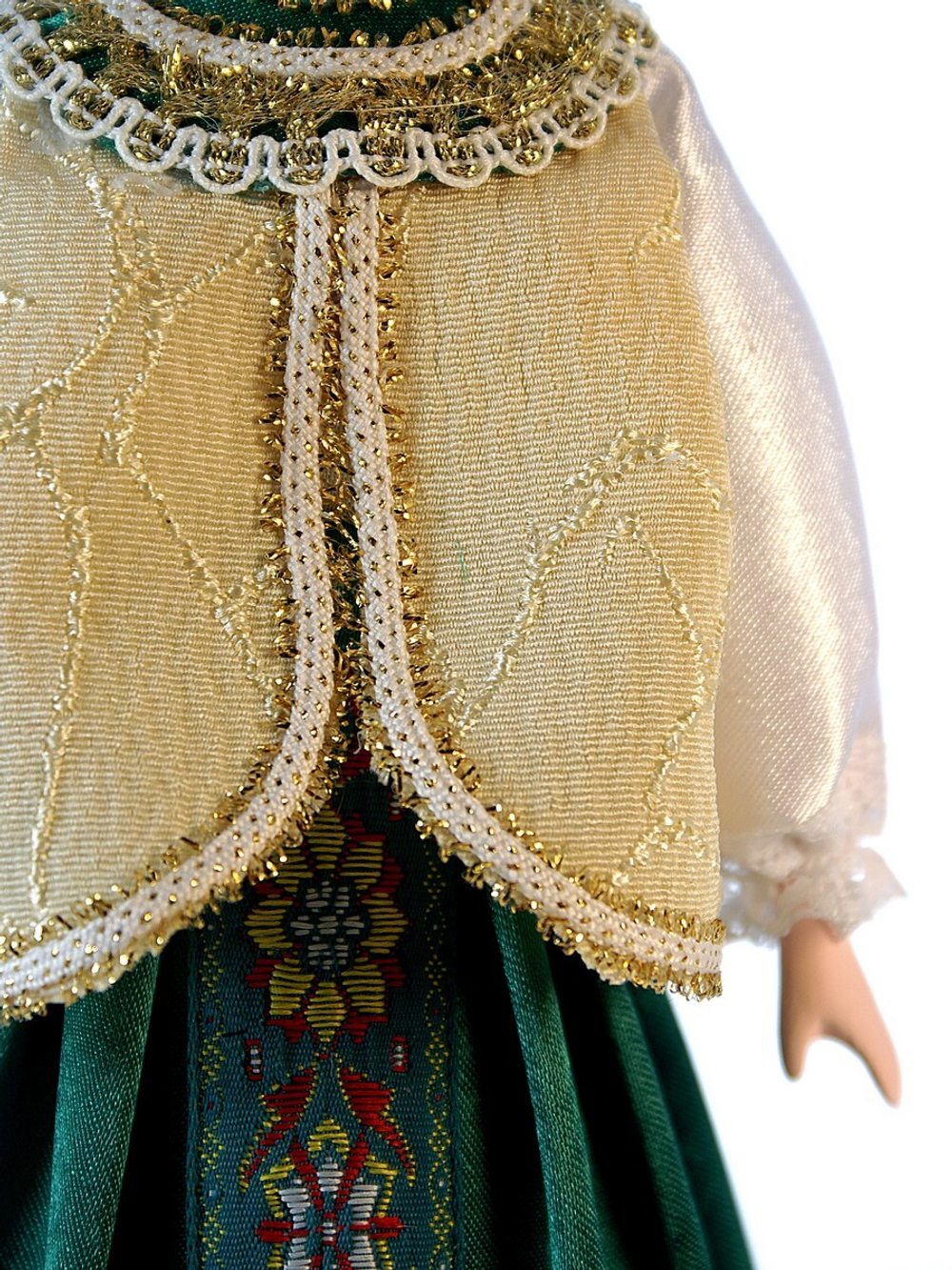 Кукла коллекционная в праздничном девичьем костюме