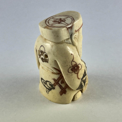 Статуэтка нэцкэ Старик с корзиной рыбы